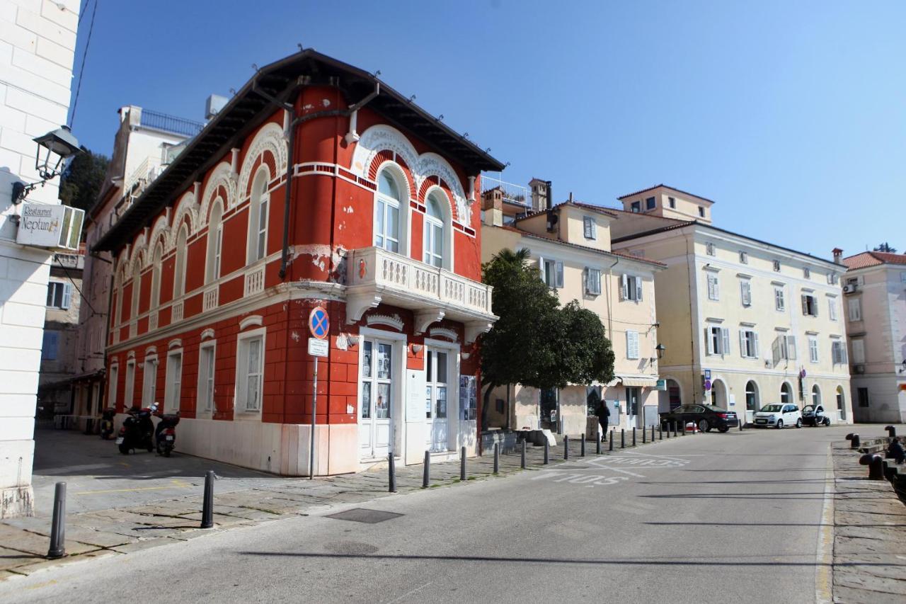 Spacious Piran Central Apartment For 5 Pax Bg Exterior photo